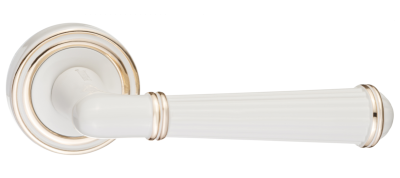 Дверная ручка Новара на круглой розетке